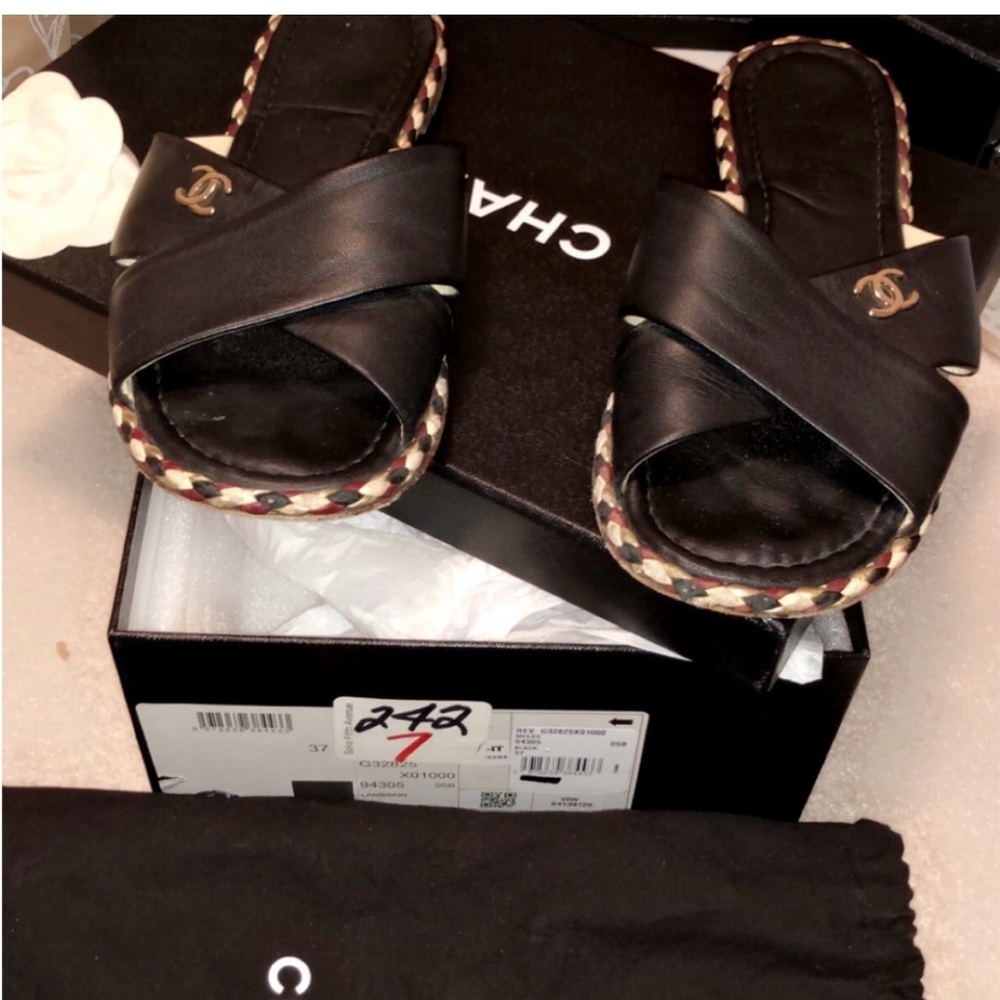 COPY - Authentic Interlocking CC Chanel Slides